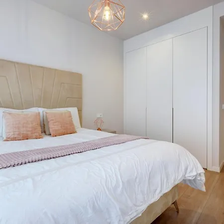 Wellingtonia Apartment